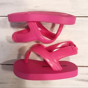 🆕 NWOT Old Navy baby flip flops. Size 1. Pink
